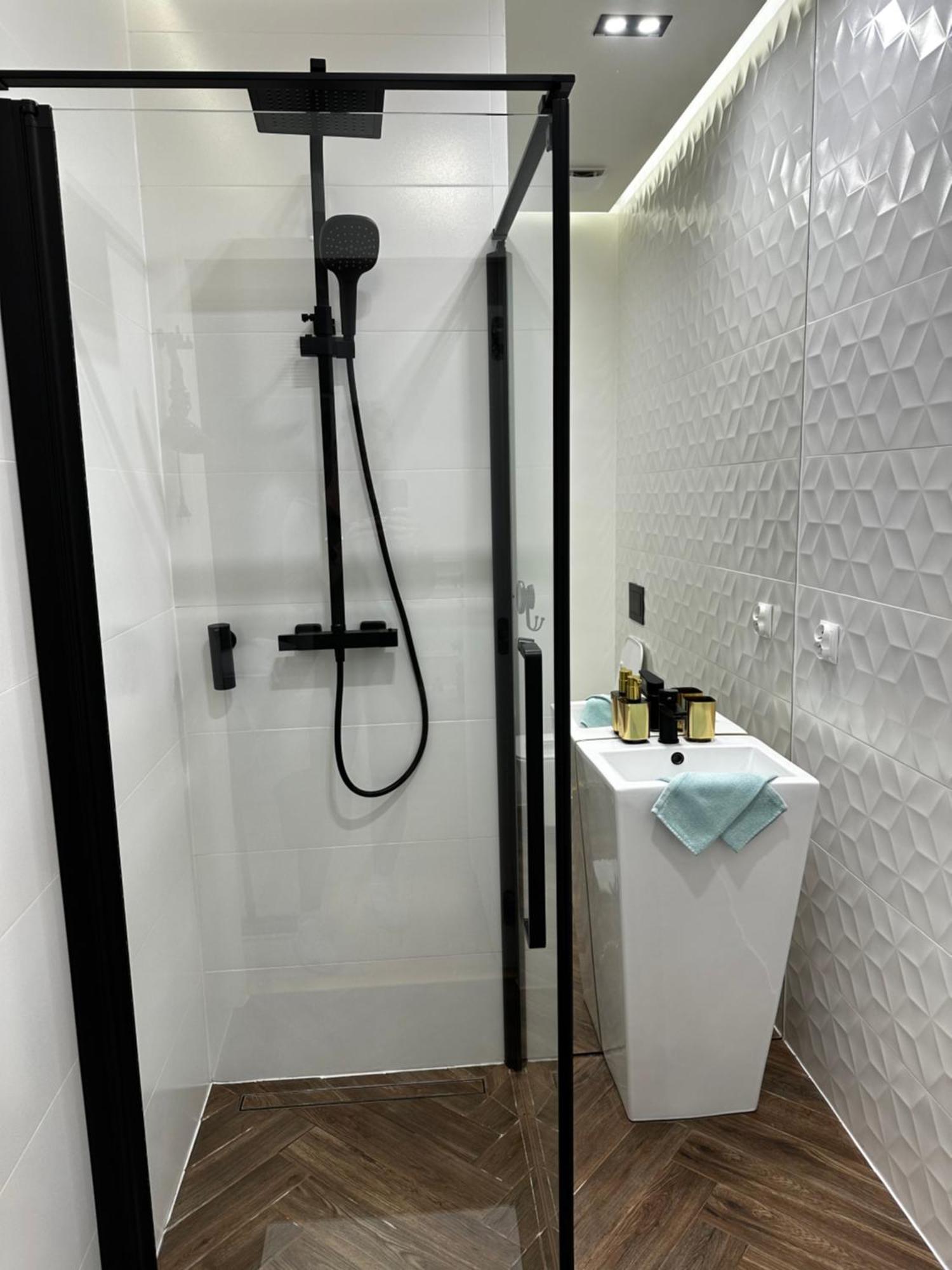 Apartament Shadow Prywatne Jacuzzi Zamoyskiego Krakow Exterior photo